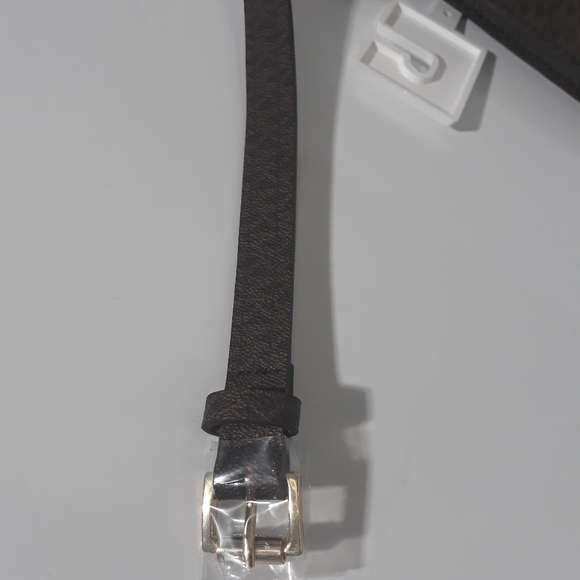 NWT MICHAEL KORS BELT WALLET CHAIN SIZE M. COLOR BROWN. - Picture 9 of 12